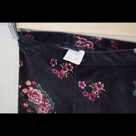 Cute Zara Girls Velvet Leggings, Size 6 years. - Picture 3 of 4
